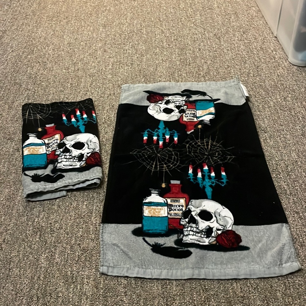2 Halloween hand towels new never used super cute